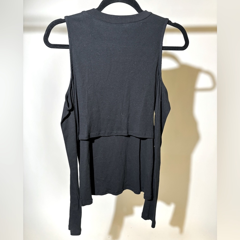 Honey Punch • Black High/Low Cold Shoulder Long Sleeve Top